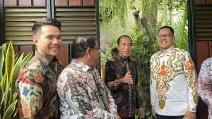 Jokowi kepada Massa: Tidak Ada Aturan Saya Harus Tunjukkan Ijazah Asli