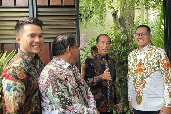 Jokowi kepada Massa: Tidak Ada Aturan Saya Harus Tunjukkan Ijazah Asli