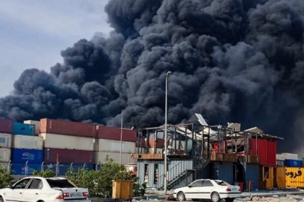 Dampak Ledakan Besar di Pelabuhan Iran
