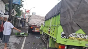 Minibus Tabrak Truk di Jl KS Tubun Bogor Sopir Tewas