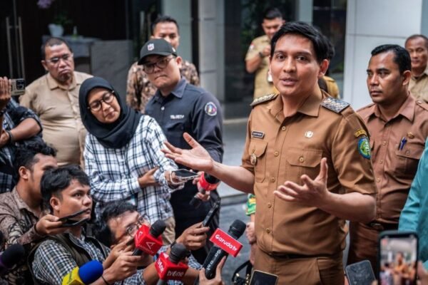 Lucky Hakim Mulai Sanksi Magang di Ditjen Adwil Kemendagri