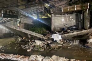 Hujan Lebat Sebabkan Tembok Roboh di Kalibata Timur
