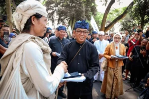 Gubernur Andra Soni Sarapan dengan Warga Baduy