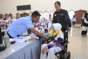 Cuaca Panas Jemaah Haji Jaga Kesehatan