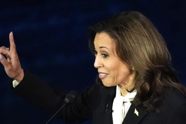 Kamala Harris Kecam Kebijakan Trump: Menyalahgunakan Kekuasaan