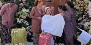 Luna Maya Sertakan Air Zam-zam dalam Siraman