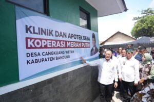 Menko Zulhas Tinjau Poskesdes dan Sampah di Bandung