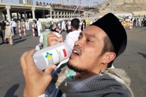 Jemaah Haji Diimbau Rutin Minum Air Putih