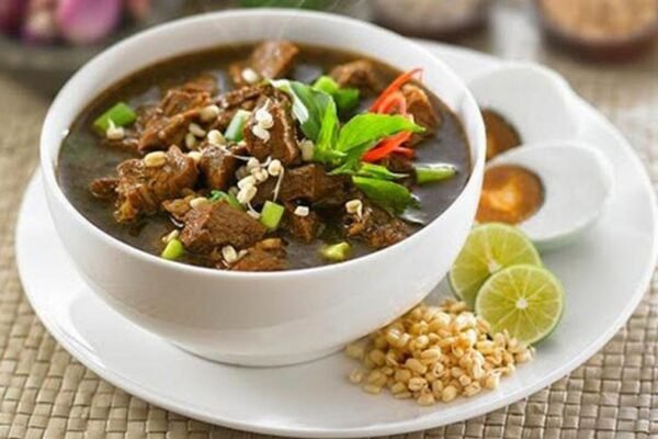 Mengungkap Kelezatan Rawon: Sup Hitam Khas Jawa Timur yang Mendunia
