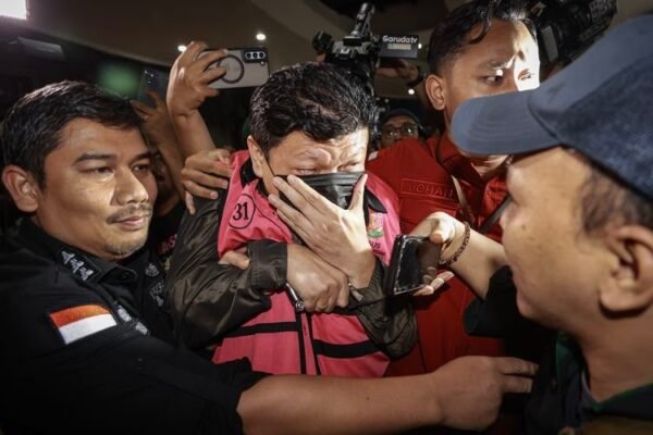 Ketika Gemerlap Kekayaan Menutupi Jerat Utang: Pelajaran dari ‘Bad Boy Billionaires’ dan Kasus Sritex