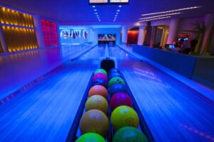 Bowling: Lebih dari Sekadar Melempar Bola – Sejarah, Teknik, Manfaat, dan Perkembangannya di Indonesia