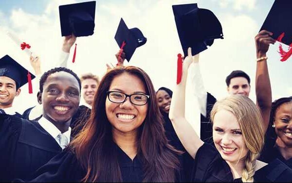 Menggapai Cakrawala Pendidikan Global: Keuntungan Kuliah di Luar Negeri