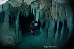 Menjelajahi Dunia Bawah Tanah: Sensasi dan Tantangan Cave Diving